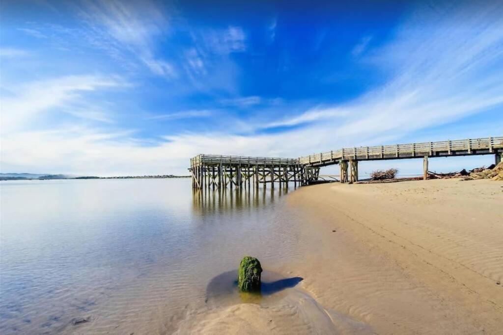 Condo By The Sea リンカーン・シティー エクステリア 写真